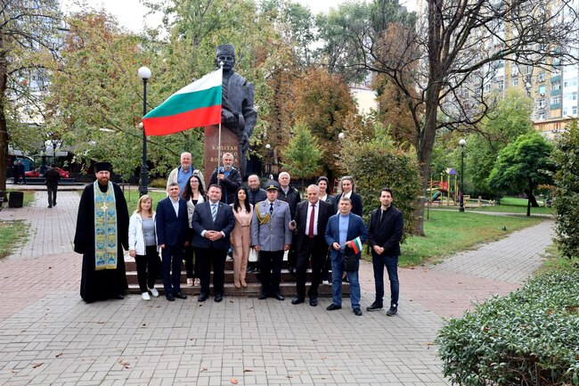 С полагане на цветя пред паметника на Капитан Петко войвода в Киев бе отбелязан Денят на независимостта на България 