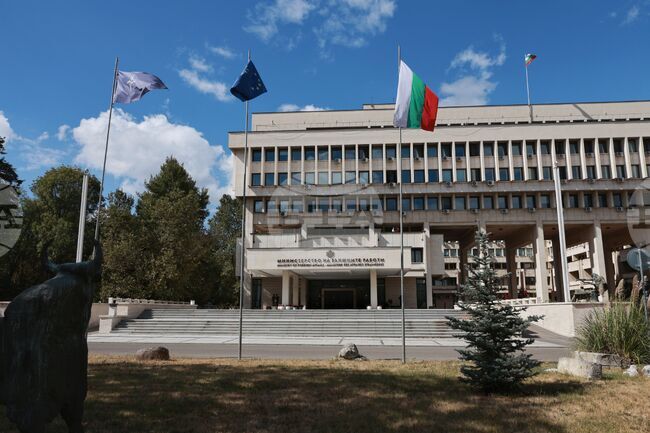 Външният министър подписа проекторешение с предложение за отзоваване на посланика на България в Обединените арабски емирства 