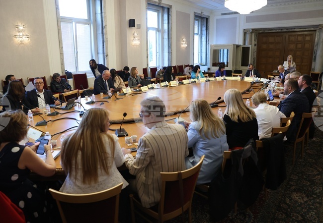 Комисията по образованието обсъди езиковата интеграция в училище, предвидена като промяна в Закона за предучилищното училищното образование