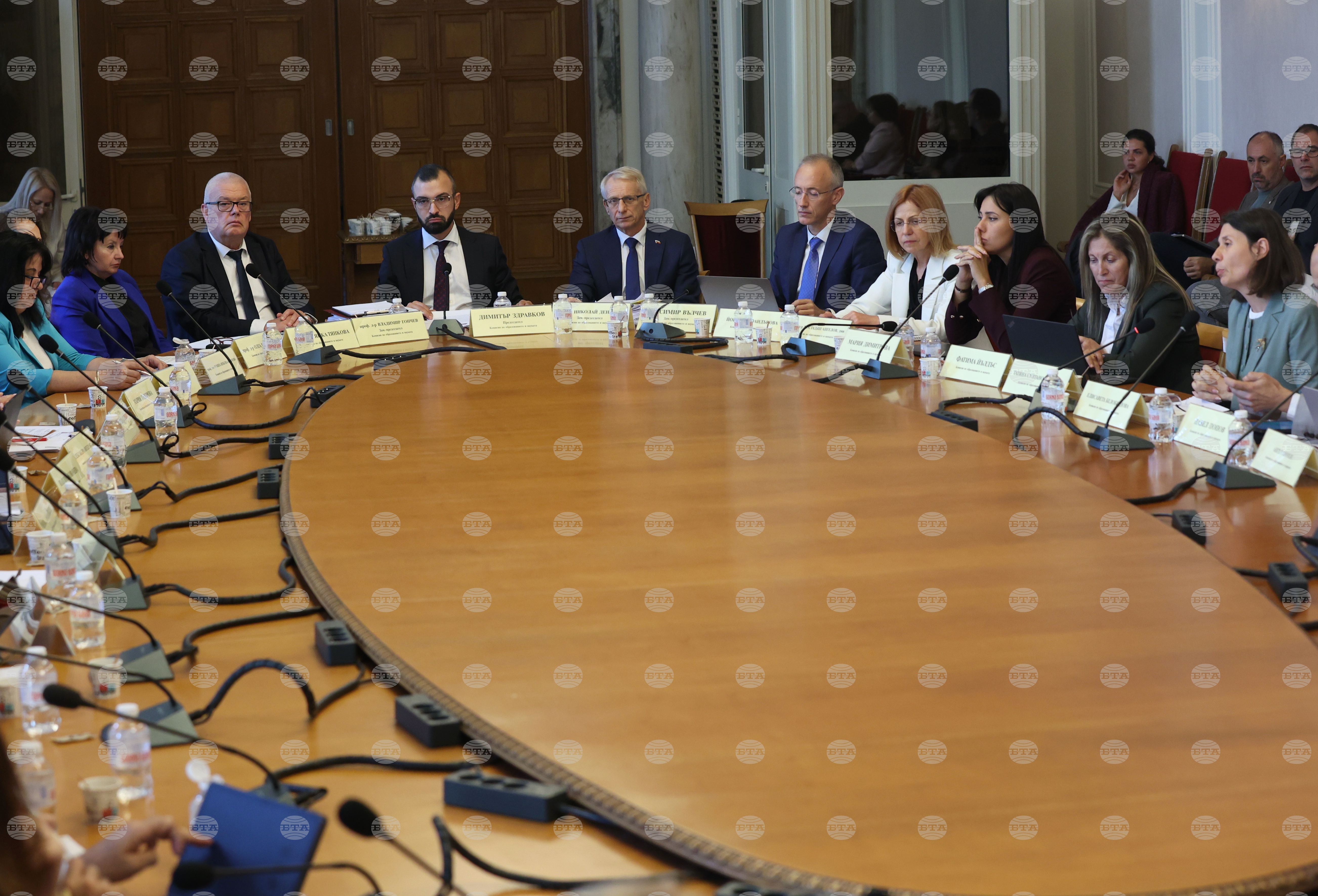 Депутати от Комисията по образованието обсъдиха езиковата интеграция в училище, предвидена като промяна в Закона за училищното образование