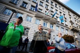 Столична община - протест и контрапротест