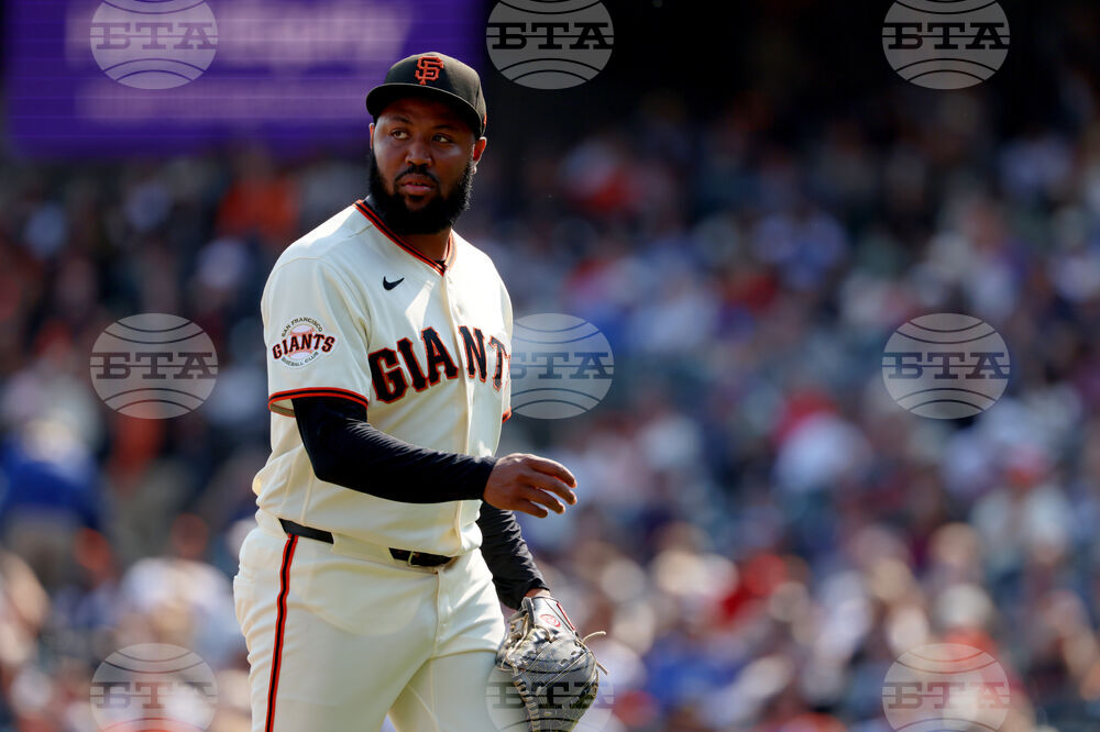 Twins Giants Baseball