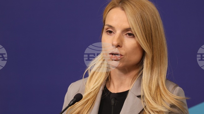 Секционните избирателни комисии ще правят контролно ръчно преброяване на разписките, каза говорителят на ЦИК Стоянка Балова