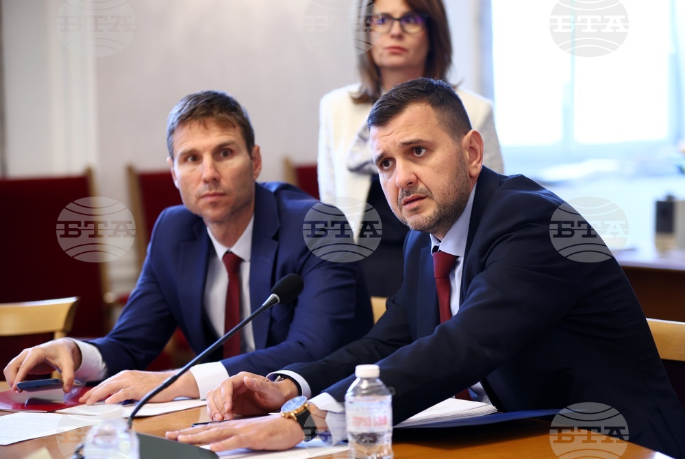 Комисията по транспорт и съобщения отхвърли на първо четене законопроект за безплатни паркоместа пред детски ясли, градини и училища