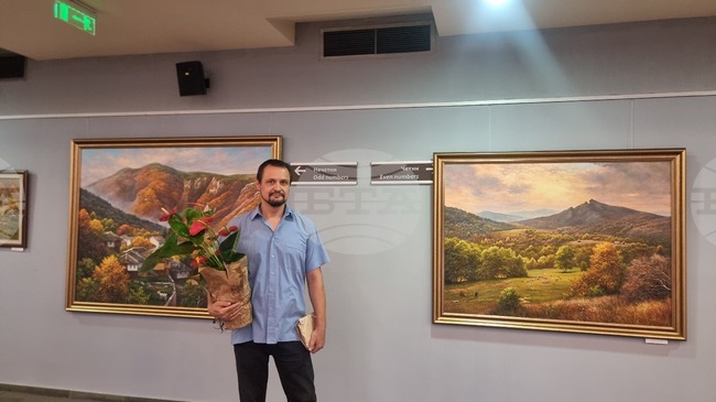 Изложбата живопис „С България в сърцето“ на Наньо Нанев беше открита в старозагорската опера
