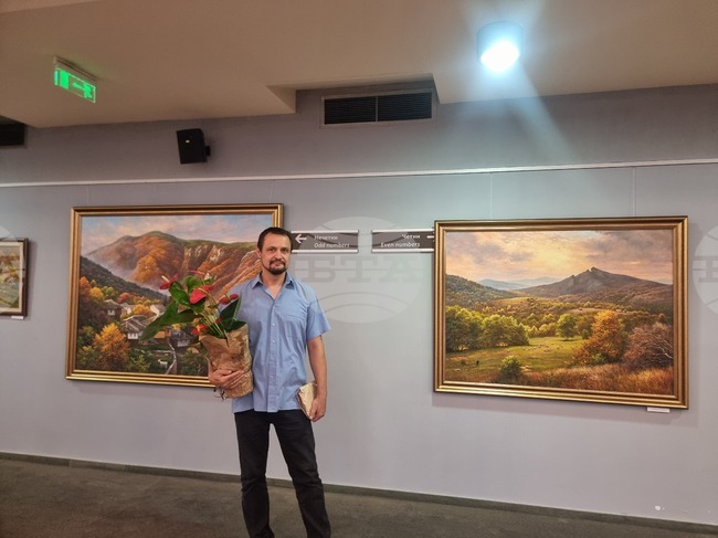 Изложбата живопис „С България в сърцето“ на Наньо Нанев беше открита в старозагорската опера