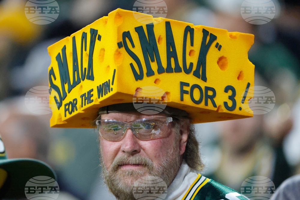 Falcons Packers Football