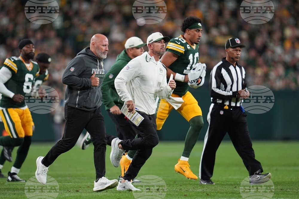 Falcons Packers Football
