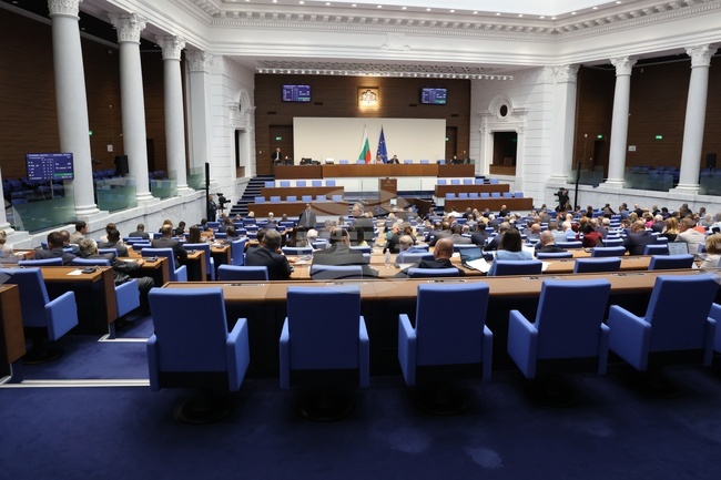 Парламентът обсъжда на второ четене промените в Кодекса на труда за новия механизъм за определяне на минималната работна заплата