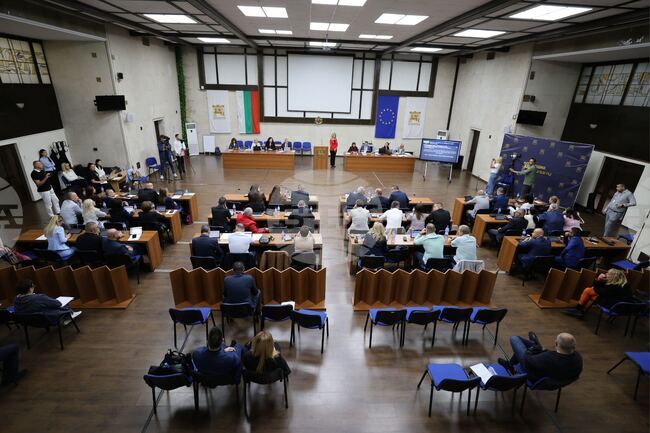 Изменения в наредба за престоя и паркирането в Благоевград бяха приети на сесия на общинския съвет