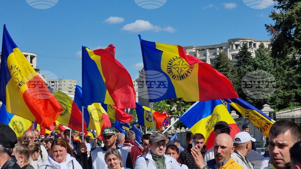 AUR Supporters Protest in Bucharest Against Austerity, Demand Early Elections