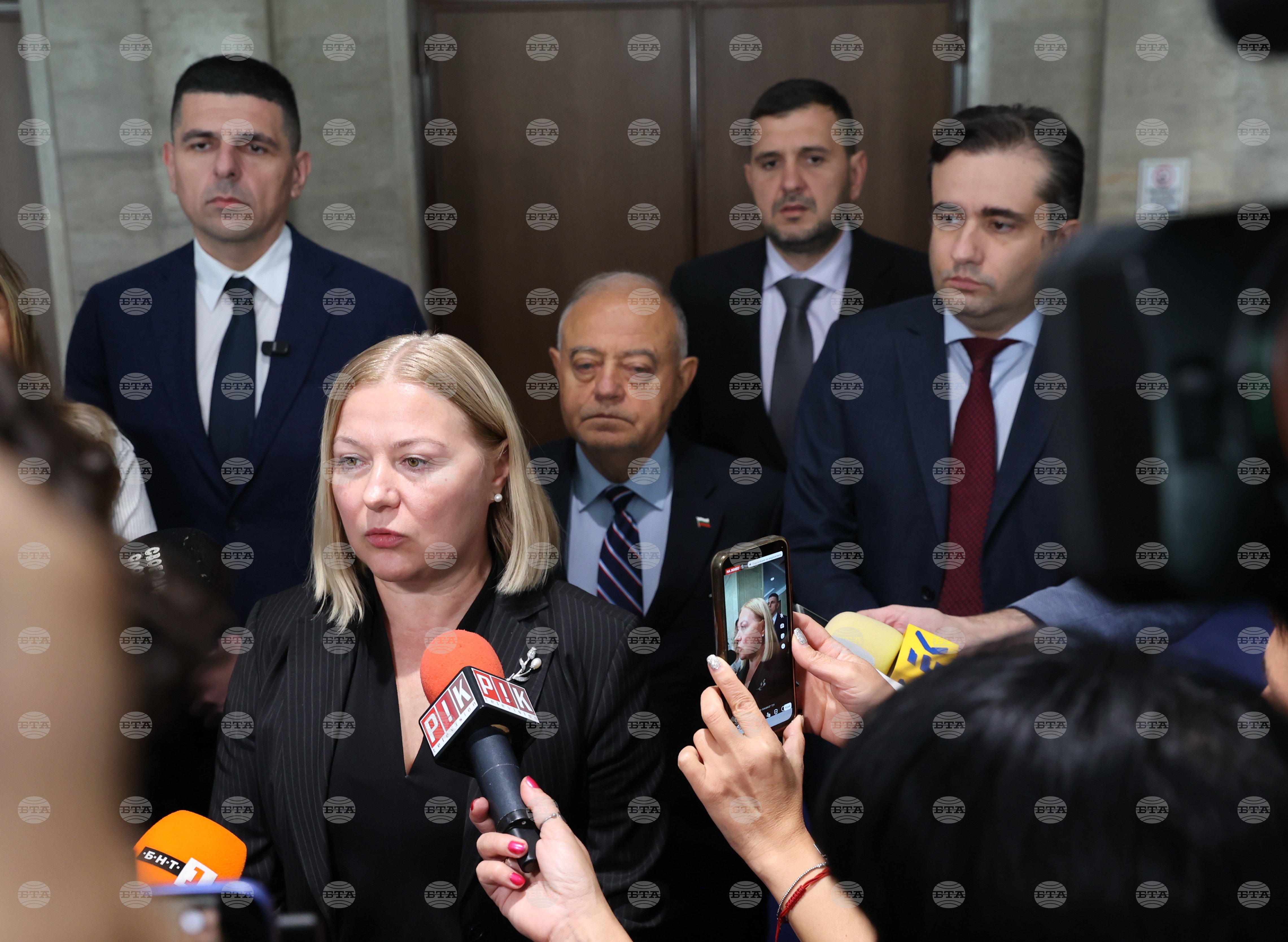 Не може две институции в България да отразяват противоречиви позиции, посочиха от ДБ по повод съвместната декларация на ООН