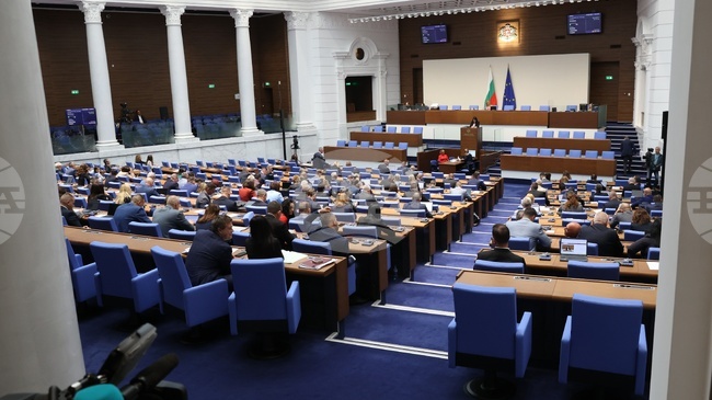 Parliament to Hear Interior Minister over Alleged Corruption in Crash Barrier Contracts