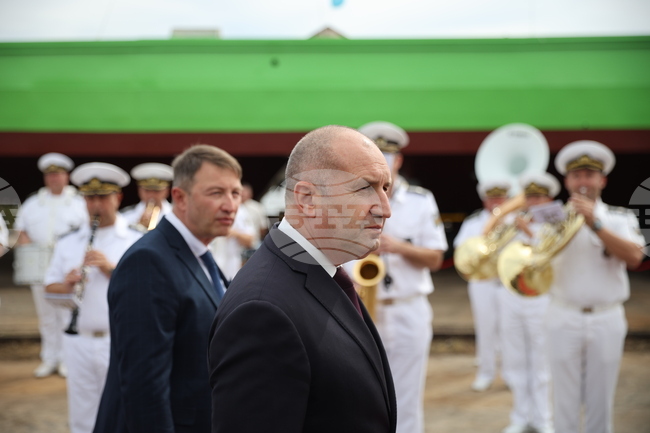 Без добра свързаност няма успешна икономика или туризъм, каза премиерът Румен Радев в Белослав