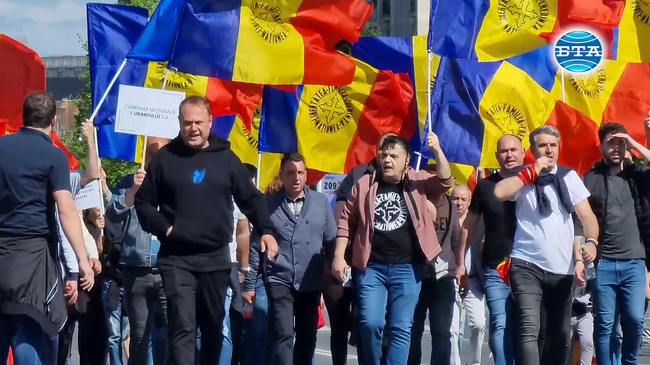 Многохиляден протест срещу управляващата коалиция в центъра на Букурещ