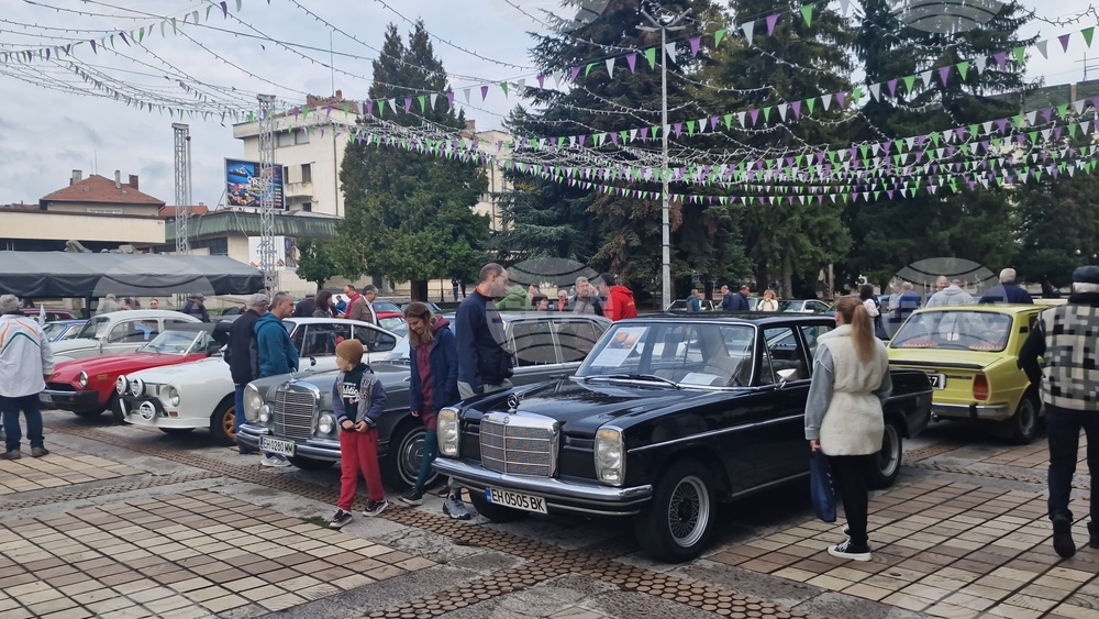 Троян - Втори ретропарад на автомобили и мотоциклети