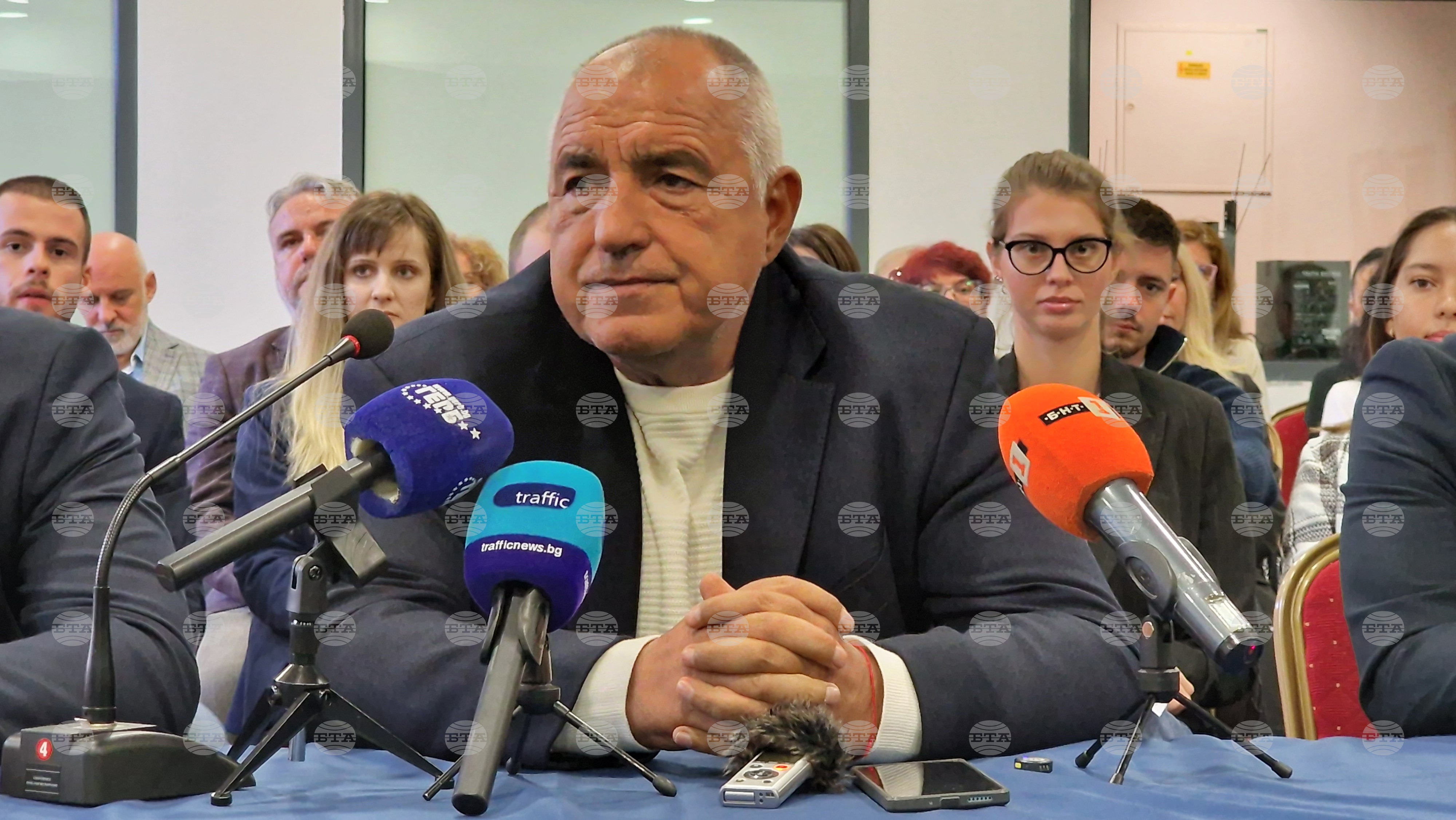 Когато ГЕРБ се върне на власт, ще отмени всички данъчни промени, които сега прави правителството, каза в Пловдив Бойко Борисов
