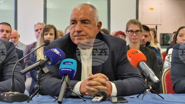 Когато ГЕРБ се върне на власт, ще отмени всички данъчни промени, които сега прави правителството, каза в Пловдив Бойко Борисов