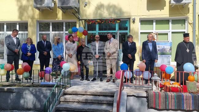 Mинистърът на образованието участва в първа копка на новата сграда към ДГ „Веселушка“ в пловдивското село Марково