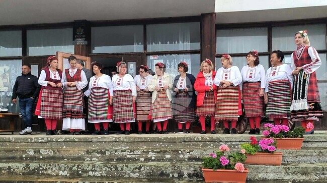 За шести пореден път котленското село Нейково беше домакин на празника на българския фолклор и традиционните ястия