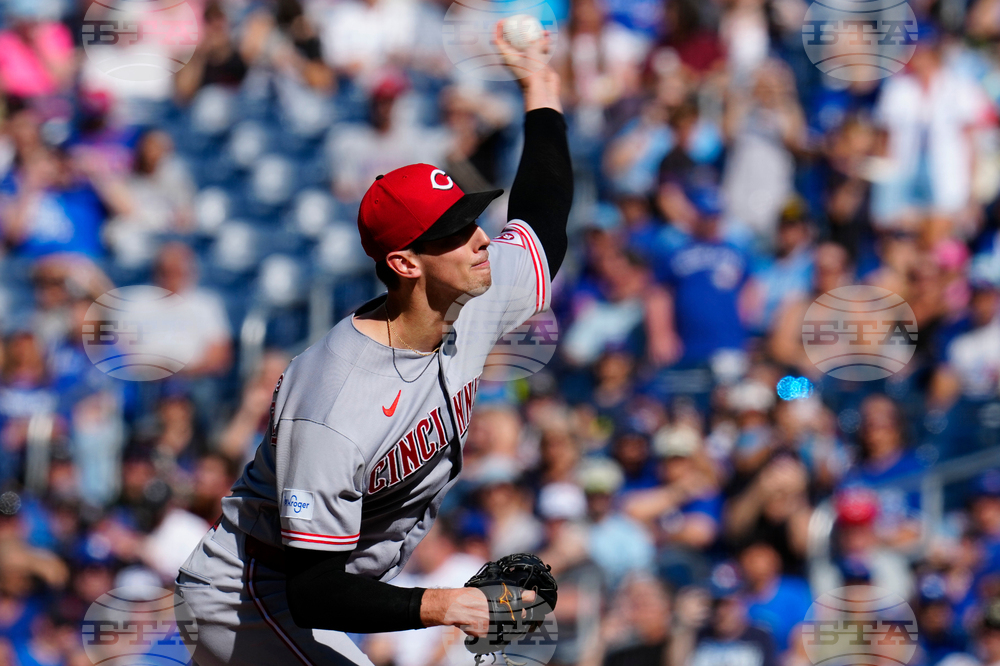 Reds Blue Jays Basseball