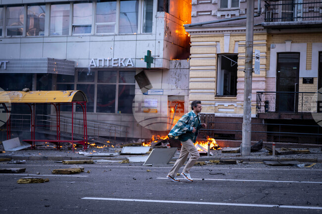 Южният мост в Киев бе подложен и тази нощ на руски въздушни удари, каза кметът на украинската столица