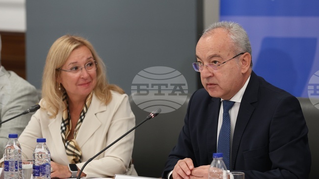 Социалната подкрепа трябва да се разглежда като нещо по-широко от предоставянето на определена сума, посочи вицепремиерът Гълъб Донев