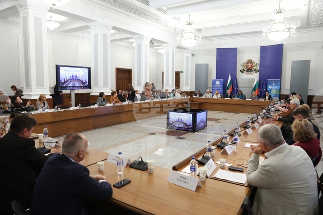 Кодифицирането на социалното законодателство и по-адекватната подкрепа за нуждаещите се обсъдиха участници във форум