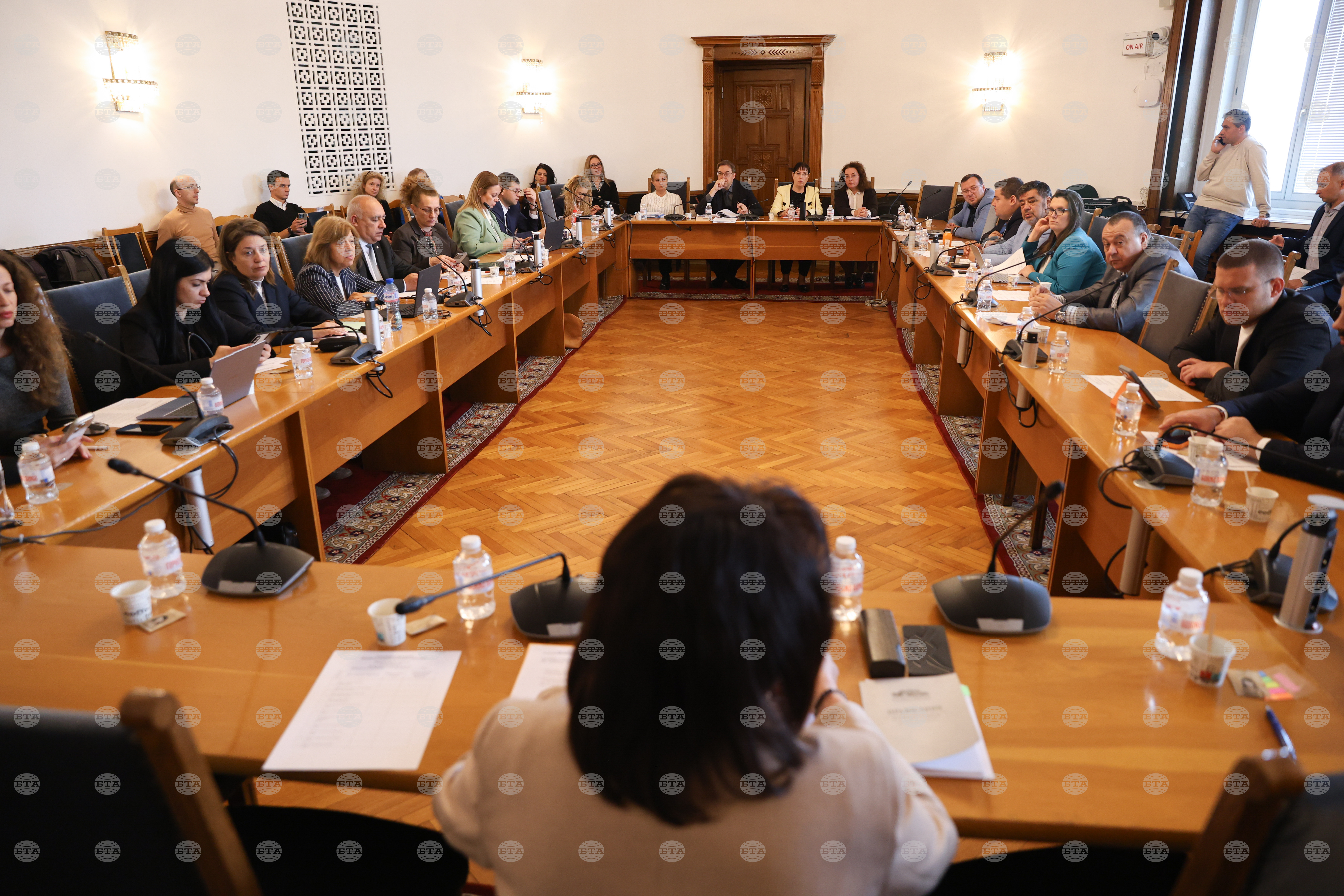 Парламентарната правна комисия прие на второ четене промени в ГПК относно защитата на журналисти при т.нар. дела шамари