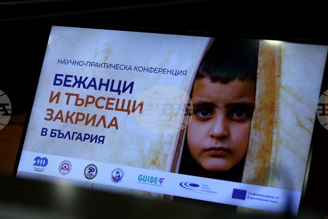  Повече от половината софиянци са готови да приемат бежанци, сочи проучване, представено по време на научно-практическа конференция в УНСС