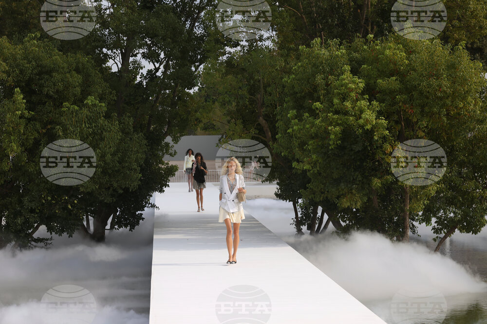 Paris Fashion Dior Womens S/S 27