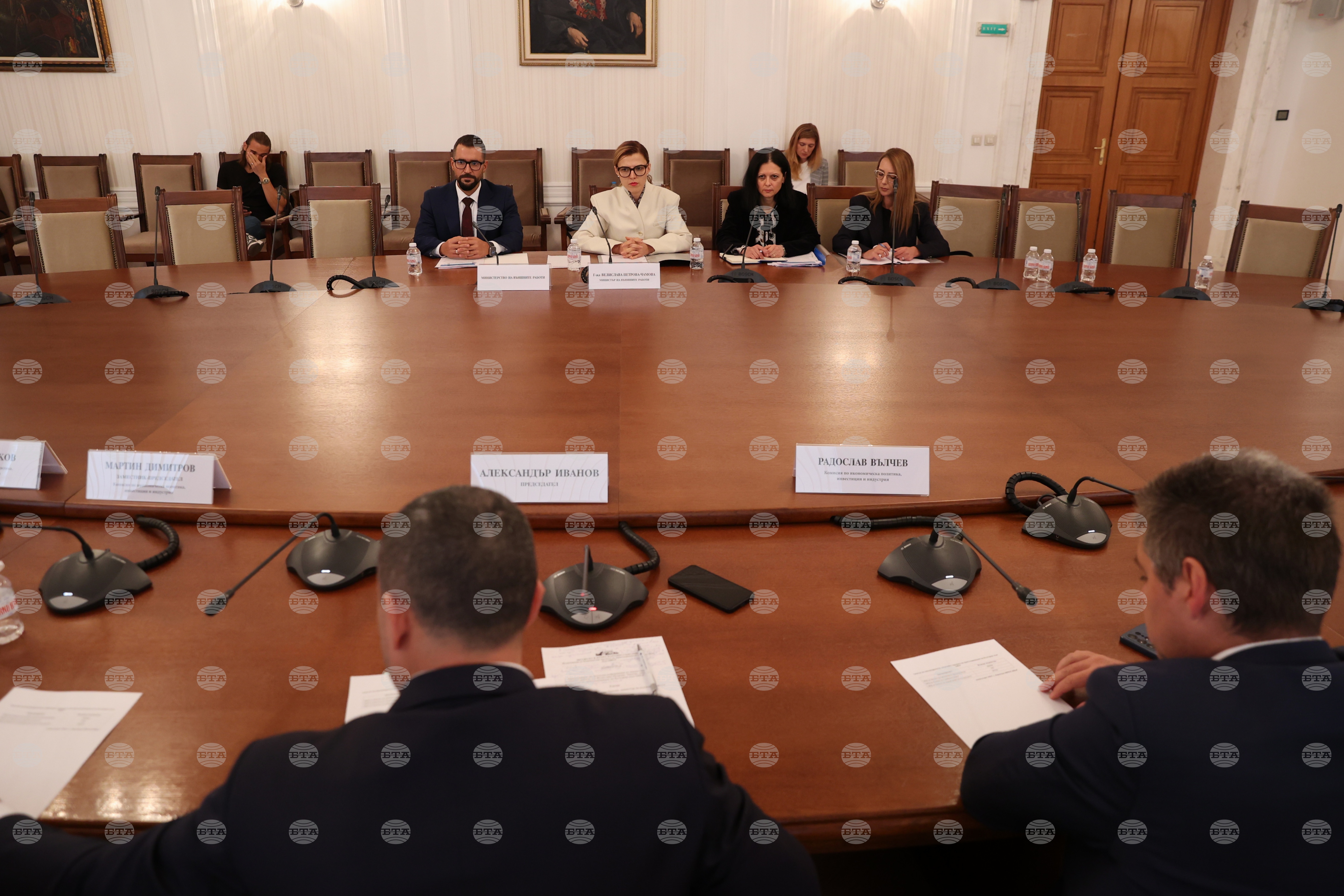 Присъединяването на България към ОИСР остава основен политически приоритет, заяви външният министър Велислава Петрова