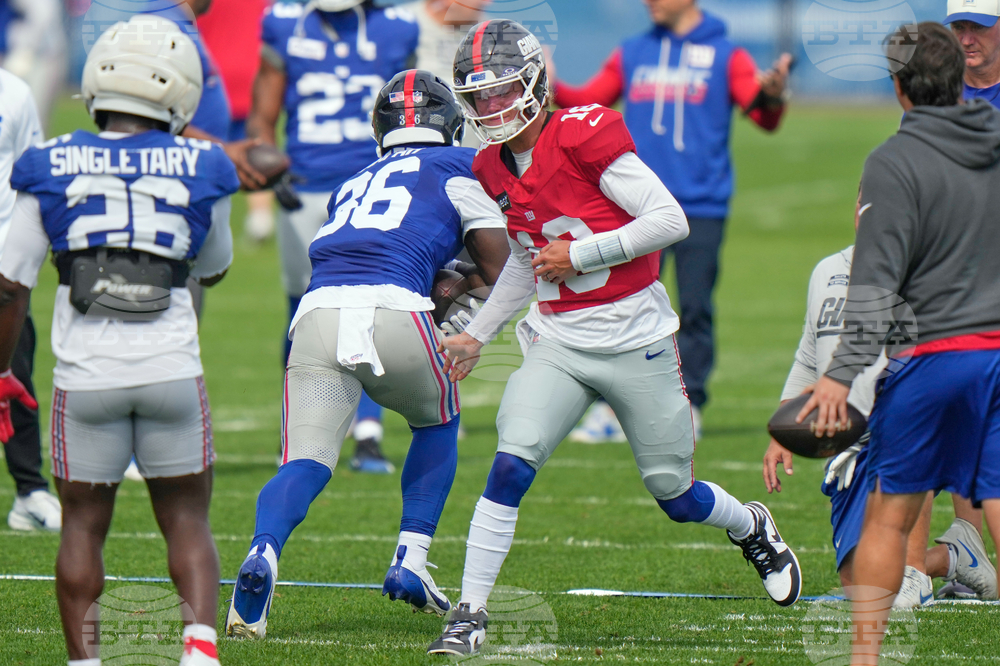 Giants Quarterbacks Football