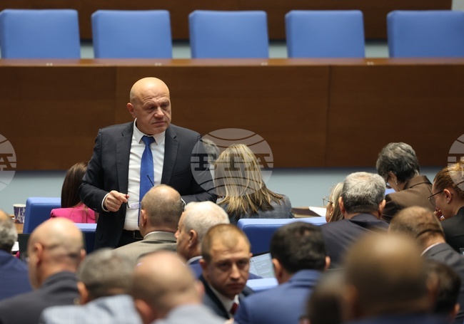 Парламентът прие на първо четене два законопроекта за промени в Закона за защита от вредното въздействие на химичните вещества и смеси