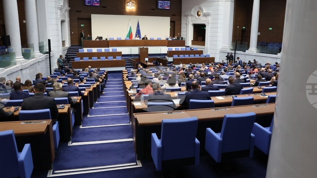 Депутатите започнаха заседанието на парламента с блиц контрол