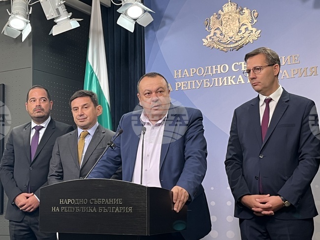 При два сключени договора за мантинели при подаване на оферта има само един участник – фирма на т.нар. Ники Мантинелата, заявиха от ДПС
