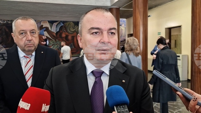 Целта ни е да помогнем на лозарите да се окрупнят и да повишим културата на консумация на българско вино, каза в Пловдив министър Пламен Абровски