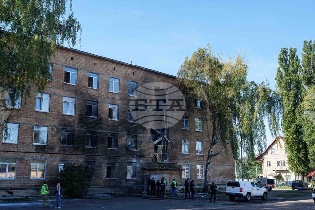 Руски дронове поразиха училище в Киев, но учениците са невредими, съобщиха местните власти