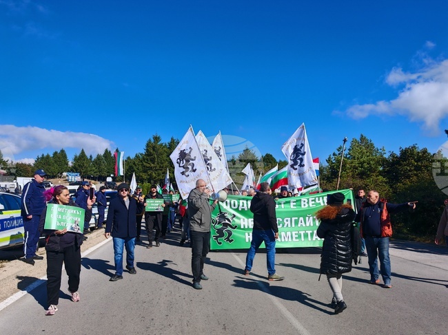 Протестиращи блокираха за кратко прохода Шипка