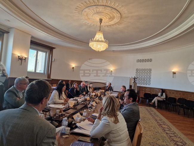 Комисията по правата на човека прие на първо четене промени в Закона за защита от дискриминация 