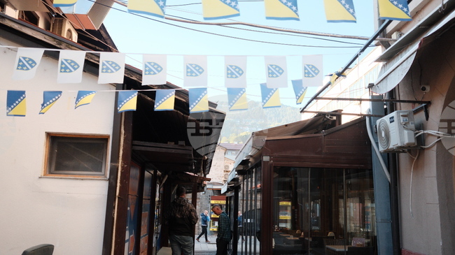 Bosnia and Herzegovina Enters Final Day of Campaigning with Crowded Ballot, New Voting Technology