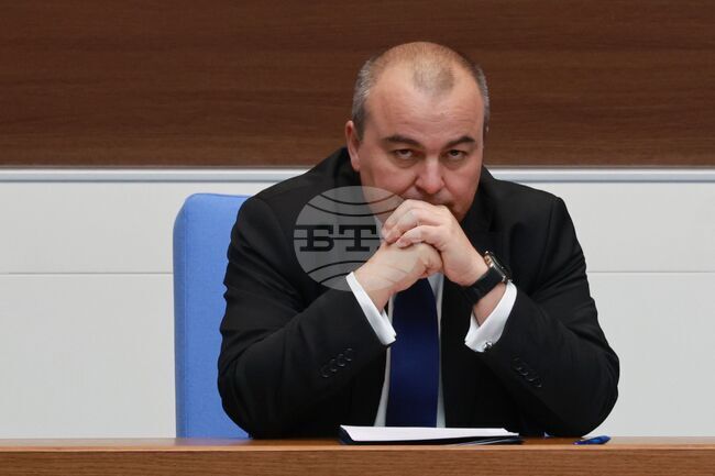 Над половината от пожарите в горски територии тази година са възникнали и преминали от земеделски земи, каза министър Абровски