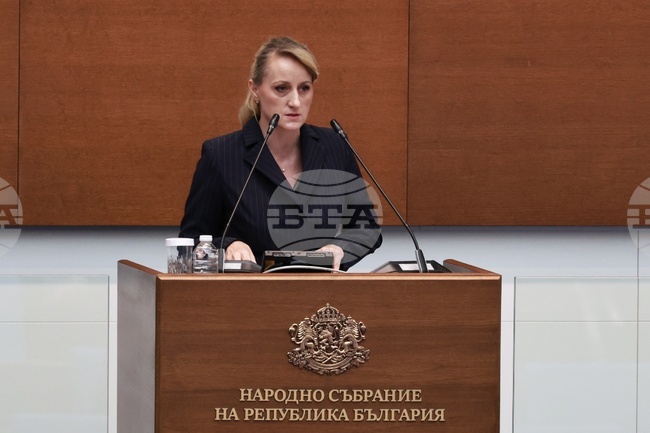 Изтеглено е намерението за изграждане на площадка за съхранение на болнични отпадъци в „Овча Купел", каза министърът на околната среда и водите