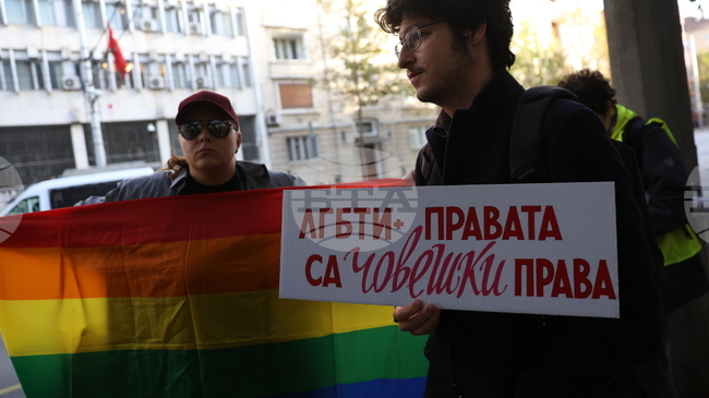 Протест пред турското посолство в София срещу репресиите над ЛГБТИ+ активисти в Турция