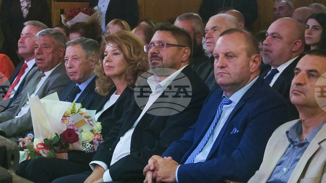 Не сменям своите убеждения, каза кандидатът за президент Илияна Йотова в Самоков 
