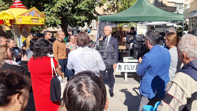 Bulgaria Needs Dignified, Honest Leaders "Who Do Not Bend Like Saplings in Wind", Vazrazhdane Presidential Candidate Kostadinov Says