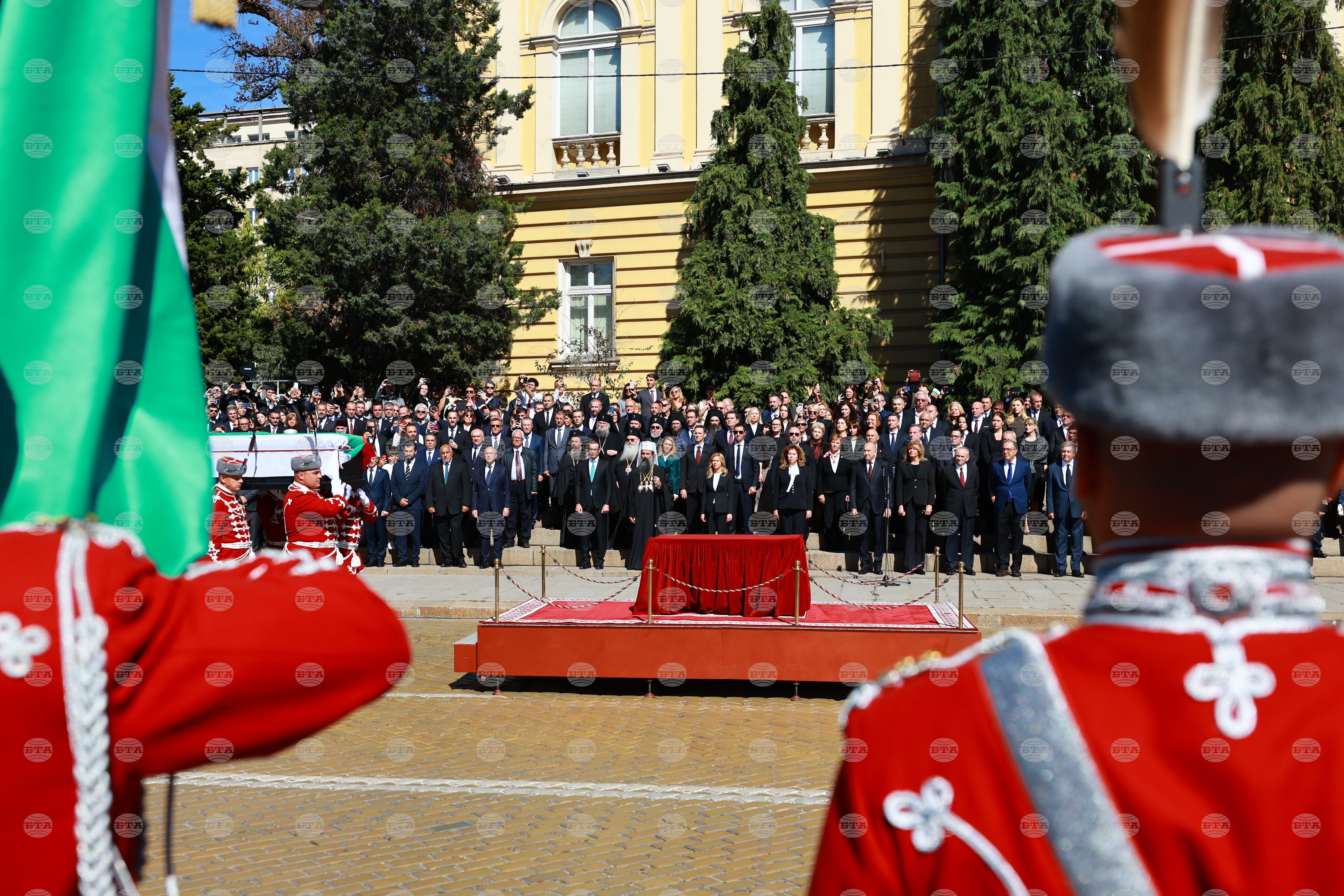 Днес един символ на държавническа доблест и воински добродетели ще намери своя вечен дом в "Св. София", каза Румен Радев на церемонията за цар Самуил