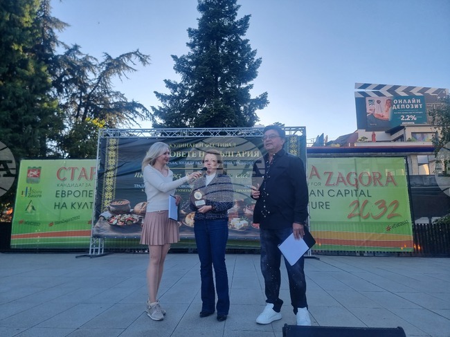 Шеф готвачи и ученици приготвиха традиционни тракийски ястия по време на фестивала „Вкусовете на България“ в Стара Загора
