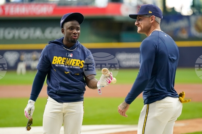 Padres Brewers Baseball