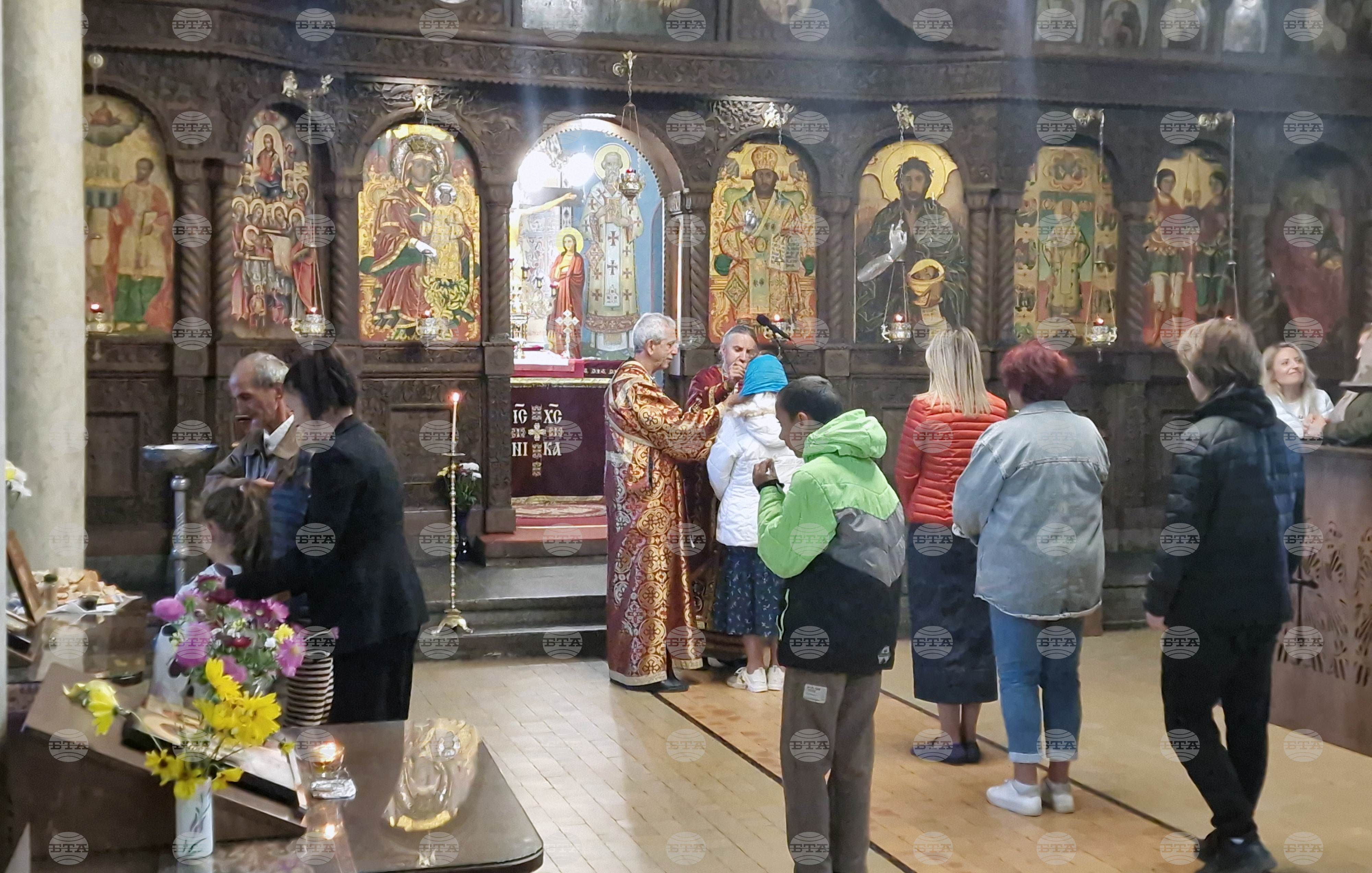 Както искате да постъпват с вас човеците, така и вие постъпвайте с тях, беше припомнено на миряните в неделните служби